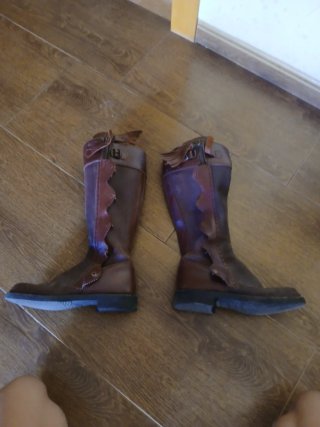 2 pares Botas camperas de cuero marrón