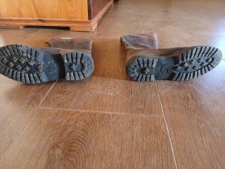 2 pares Botas camperas de cuero marrón