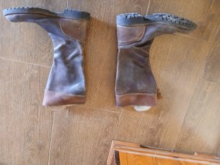 2 pares Botas camperas de cuero marrón