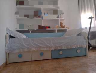 Cama juvenil con cajones y armario rinconera