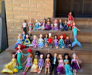 Lote de 30 Muñecas Barbie y Princesas Disney