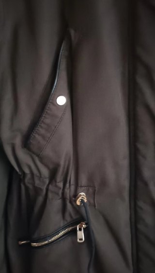 Chaquetón Zara verde con capucha