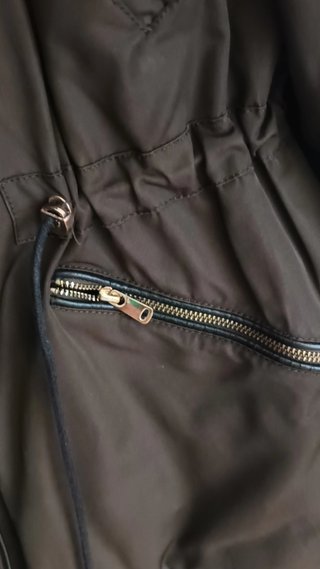 Chaquetón Zara verde con capucha