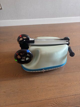 Maleta infantil con patinete