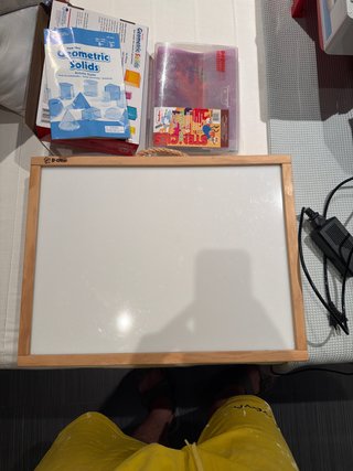 Caja de Luz Montessori con Accesorios