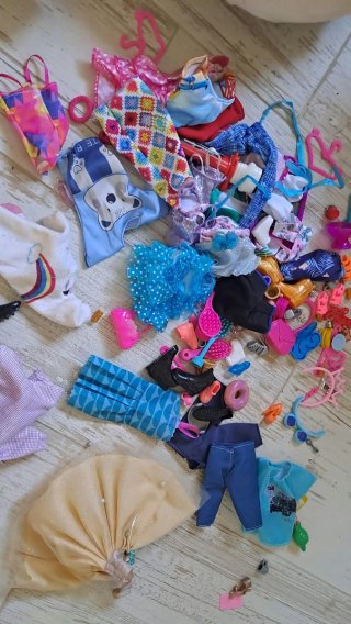 Lotto di bambole Barbie e accessori