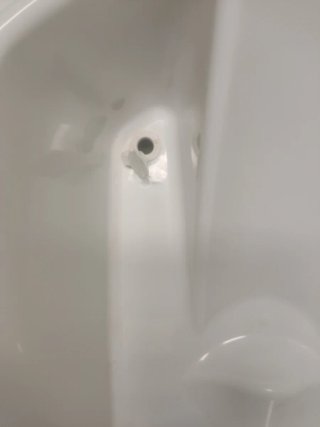 Bañera de bebé blanca con dibujos
