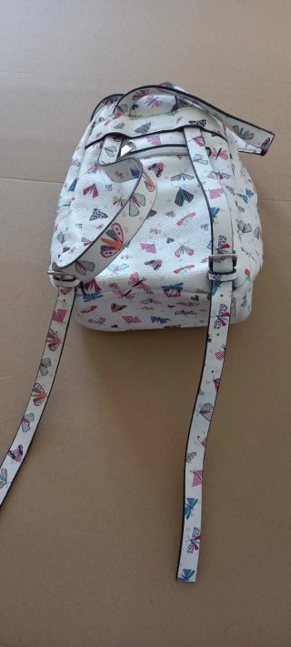 Mochila Parfois pequeña con estampado de mariposas
