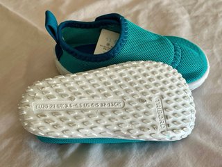 Zapatillas acuáticas Decathlon T. 20/21