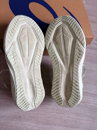 Asics Novablast 5 Verde/Plata
