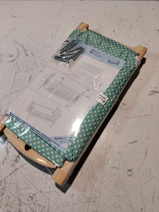Cama de muñecas de madera natural 44×23×25 cm con ropa de cama