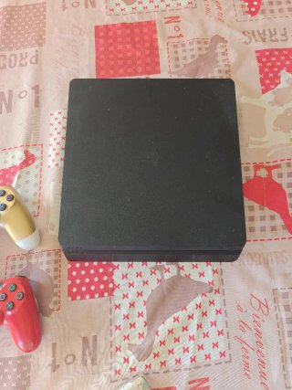 PS4 Slim 2 mandos, muchísimos juegos