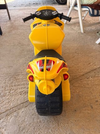 Moto Correpasillos Injusa Winner XL Amarilla