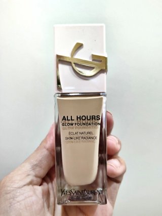 Precintado. Base de Maquillaje YSL All Hours Glow