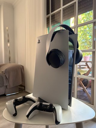 PlayStation 5 + 2 Mandos + Cascos + 4 juegos