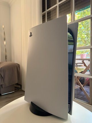 PlayStation 5 + 2 Mandos + Cascos + 4 juegos