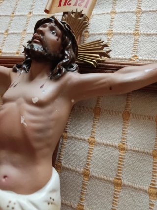Crucifijo de pared varios desperfectos