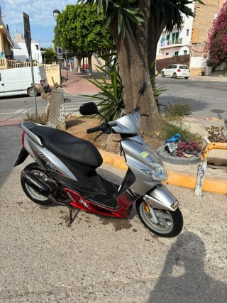 Yamaha Jog 50cc Scooter Plata/Rojo