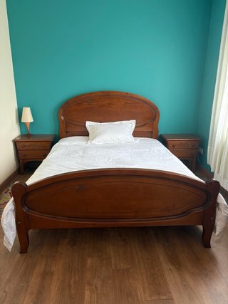 Cama y 2 mesitas madera maciza