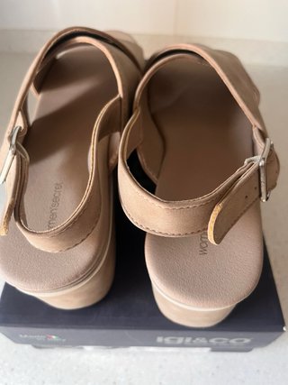 Sandalias beige/marrón Talla 38