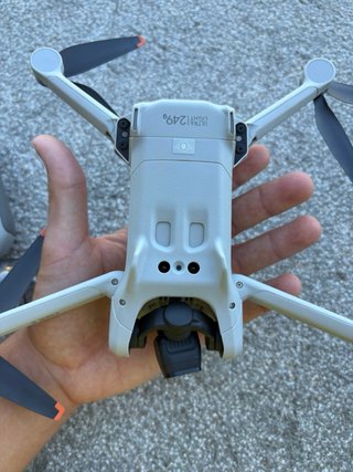 DJI Mini 3 Drone con mando + bateria