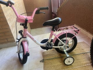 Bici niña rosa con ruedines