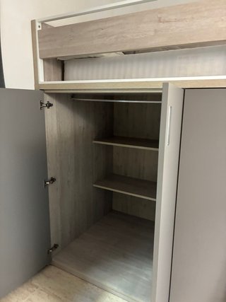Habitación juvenil con litera y armario