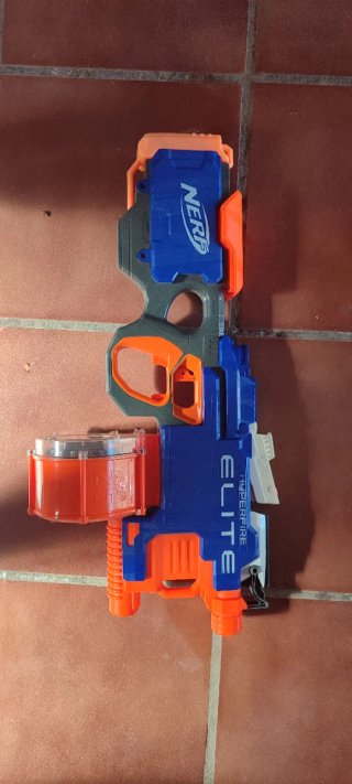 Pistola Nerf Elite Hyperfire Automática