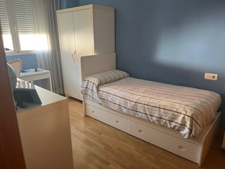 Muebles habitación juvenil. Cama, armario y cómoda