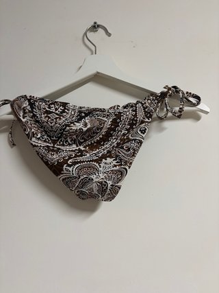 Bikini beige con dettagli marroni