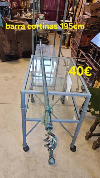 Estantería y mesa auxiliar de hierro y cristal