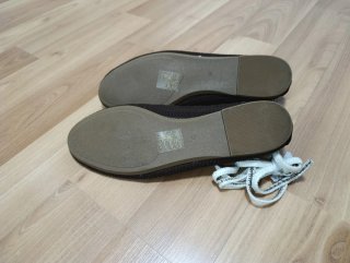 Bailarinas crochet marrones y blancas