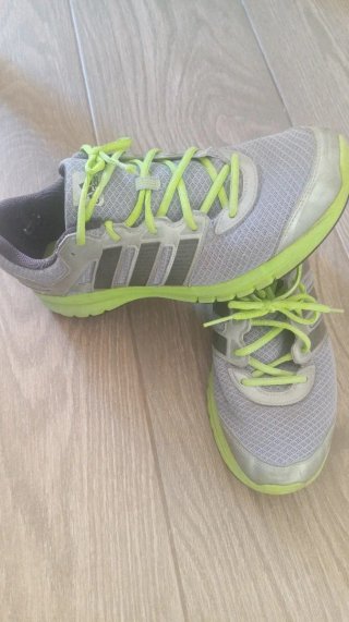 Zapatillas Adidas Gris y Verde Talla 46