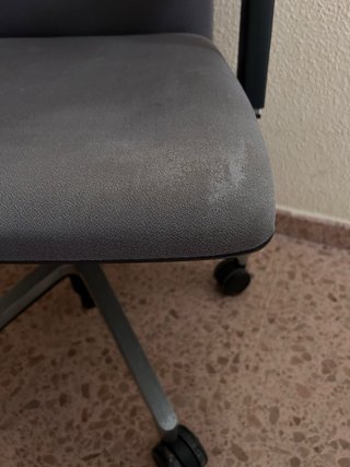Silla de oficina giratoria gris