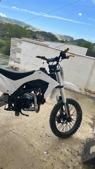 Moto Enduro/Motocross Blanca y Negra