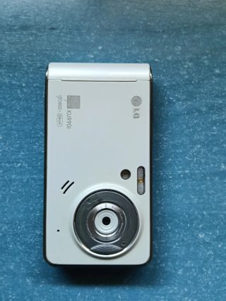 Lote 2 móviles  vintage LG ,  Vodafone y caja Noki