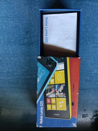 Lote 2 móviles  vintage LG ,  Vodafone y caja Noki