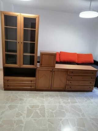 Mesa TV cristal y metal dorada, chaise longe