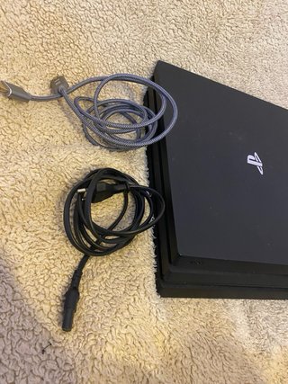PS4 Pro Negra + Gran Turismo 7