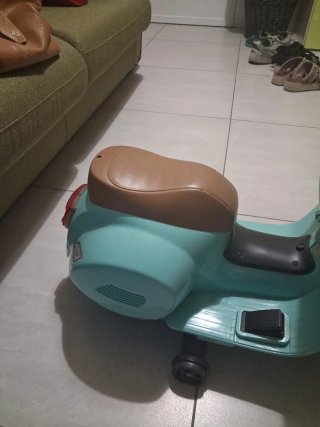 Vespa giocattolo elettrica per bambini