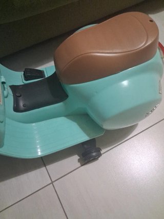 Vespa giocattolo elettrica per bambini
