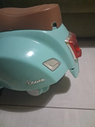 Vespa giocattolo elettrica per bambini