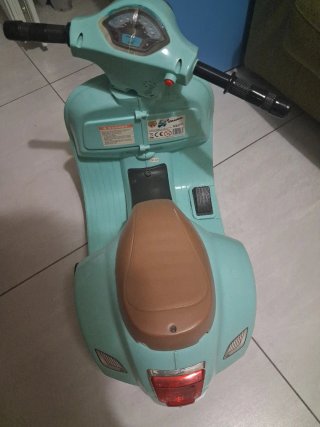 Vespa giocattolo elettrica per bambini