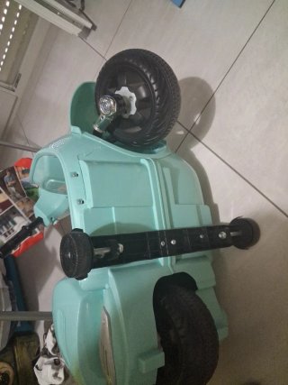 Vespa giocattolo elettrica per bambini