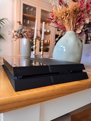 PS4 (PlayStation 4) 500GB + 2 Mandos