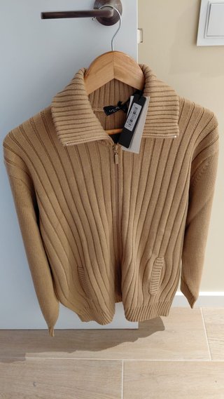 Chaqueta de punto marrón con cremallera