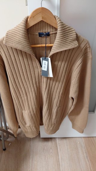 Chaqueta de punto marrón con cremallera