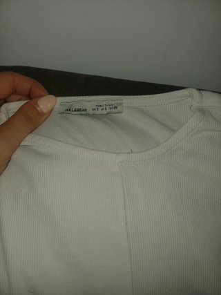 Conjunto Top Blanco y Bermuda Gris oscuro