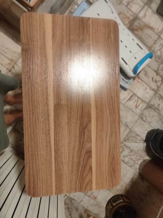 Mesa auxiliar con ruedas