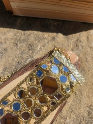 Gargantilla choker dorada con espejos